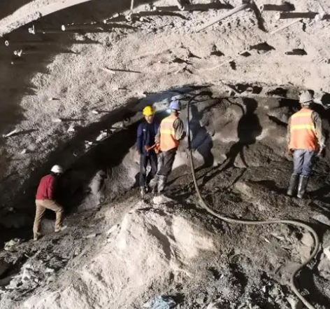 源城拱顶带模注浆料的施工流程及注意事项